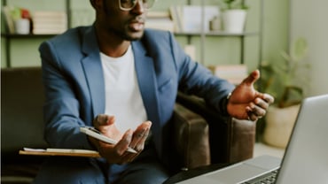 Learning to lead in a virtual world